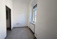 Helle Altbauwohnung mit hohen Räumen – frisch renoviert &amp; sofort beziehbar