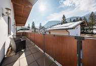 Lichtdurchflutete Dachwohnung mit Terrasse und privatem Garten