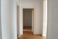 Unbefristete und zentral begehbare Altbauwohnung mit Balkon und Bulthaup-Küche