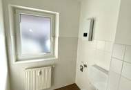 Herrlich sanierte Erdgeschosswohnung mit moderner Wohnküche, stilvollem Badezimmer und Grünblick - in ruhiger Siedlungslage mit ausgezeichneter Infrastruktur, ideal für kleine Familien!
