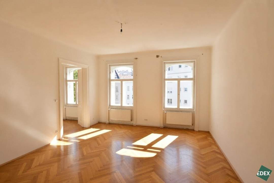 WG geeignet: 4-Zimmer-Wohnung mit zwei Bädern
