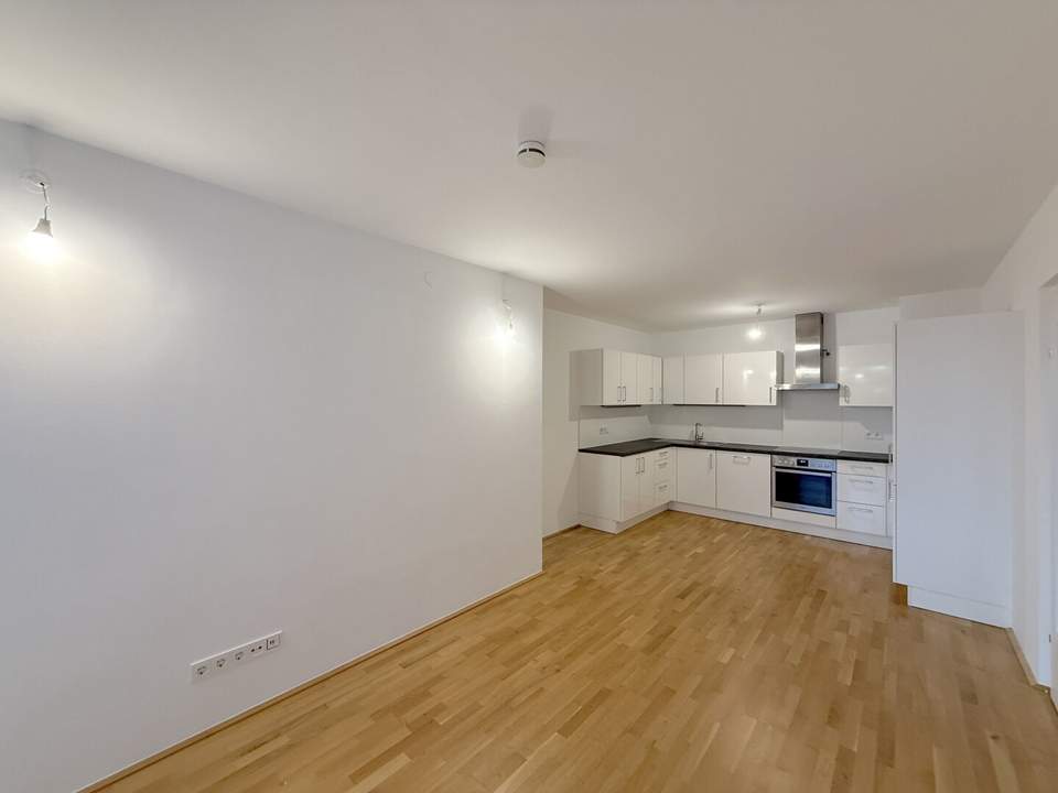 Drei-Zimmer-Wohnung mit Loggia und Einbauküche zu verkaufen