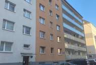 HELLE und gepflegte DREI Zimmer-Wohnung wartet auf Sie !