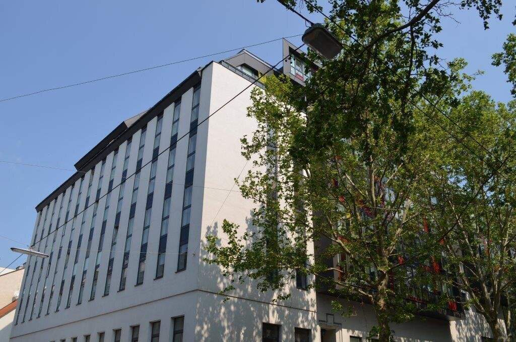 FERNBLICK, DACHGESCHOSS, 102 m2 Maisonette, Wohnküche, 2 Zimmer, Wannenbad, Parketten, Innstraße