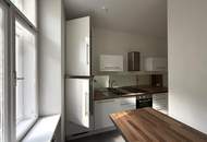 Wunderschöne 2-Zimmer Altbauwohnung mit Flair - UNBEFRISTET // Beautiful 2-Room Apt. in Century Building with flair - UNLI. RENT //