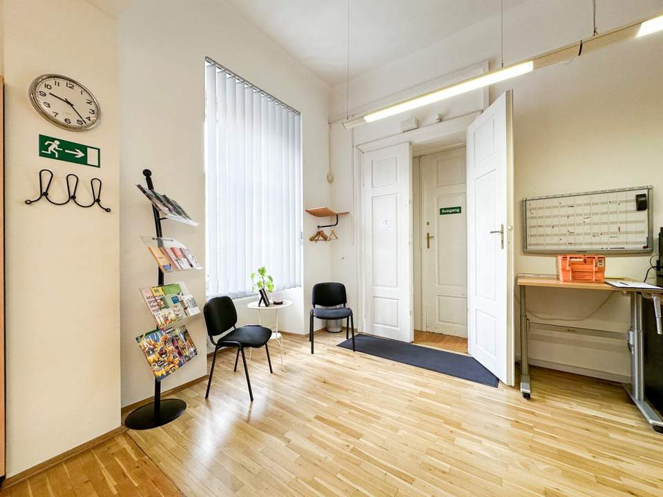 Großzügige Altbau-Bürofläche in repräsentativer Lage im Banken- und Geschäftsviertel