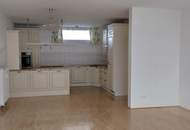 Traumhafte 2 1/2 Zimmer Wohnung in idealer Lage mit TG- und Außen-Stellplatz