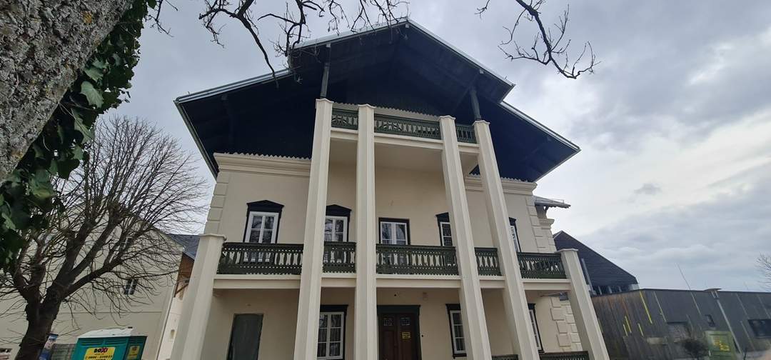 Exklusive Erdgeschosswohnung in einer Villa mit eigenem Garten und moderner Ausstattung