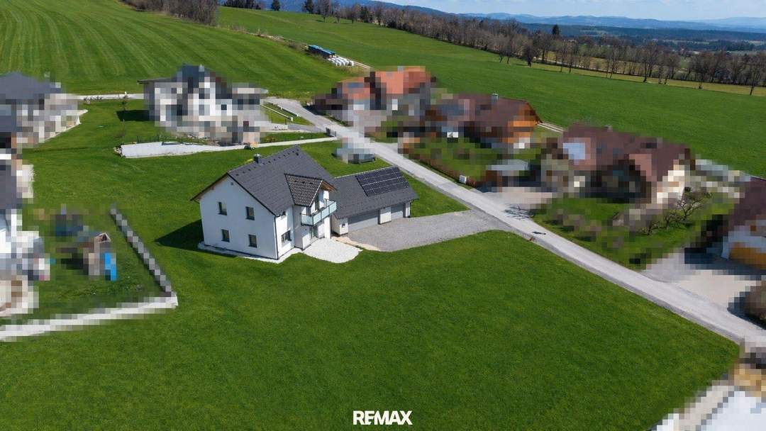 Modernes Niedrigenergie-Einfamilienhaus mit Garten und sonniger Terrasse – ideal für Familien!
