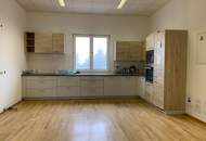 *RENDITEOBJEKT* Vielseitiges Gewerbeobjekt mit Lagerflächen, Büros und Arbeiterwohnungen am Stadtrand