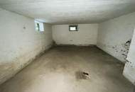 Sanierungsbedürftiges Haus auf großem Grundstück! Erwecken Sie es aus dem Dornröschenschlaf!