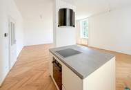 Erstbezug nach Sanierung: Traumhafter 4-Zimmer-Altbau mit moderner Ausstattung