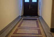 Sanierungsbedürftiger Altbau: 59 m², Potenzial für Wohnen, Büro oder Praxis, beim AKH Wien