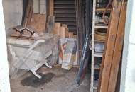 Sanierungsbedürftiges Einfamilienhaus mit diversen Nebenräumen!