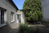 Sanierungsbedürftiges Zweifamilienhaus auf Eigengrund mit Garten und zwei Stellplätzen am Grundstück in Himberg bei Wien!