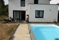 Einfamilienhaus mit großzügigem Wohnkonzept, Pool und attraktivem Außenbereich