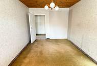 Absolut ruhig! 68 m2 sanierungsbedürftige zwei Zimmer Wohnung mit Loggia zu verkaufen! Nähe Dresdner Straße U-Bahn