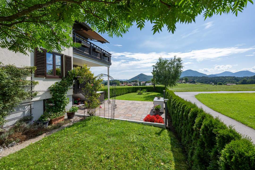 Panoramablick trifft Gartenidylle in Koppl