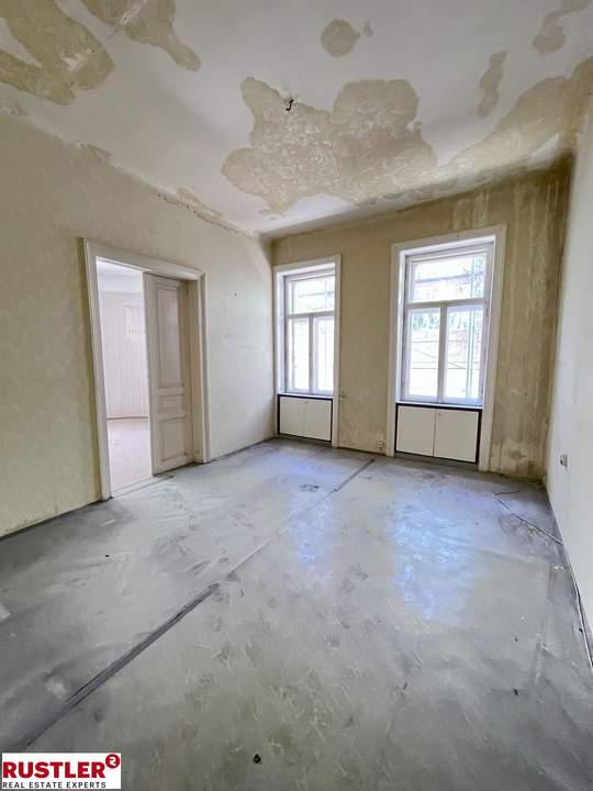 Sanierungsbedürftige Altbauwohnung in Prachtvollen Altbauhaus | Best-Lage Meidlings!