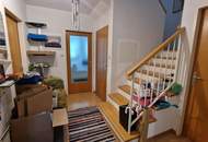 **Charmantes Reihenhaus in ruhiger Lage von Sollenau – komplett möbliert und sofort bezugsfertig**