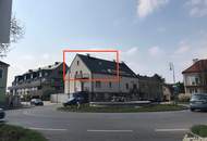 Zweigeschossige Dachgeschosswohnung mit großzügiger Wohnküche, Terrasse & Galerie in zentraler Lage
