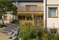 Podersdorf- Zweifamilienhaus mit Lagerhalle und Garten- viel Platz für alle!