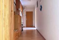 Zentral begehbare 2 bis 3-Zimmer-Wohnung mit zwei Loggien