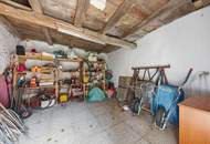 Traditionelles Bauernhaus mit großem Grundstück, Weinpresshaus, Keller und Nebengebäuden!