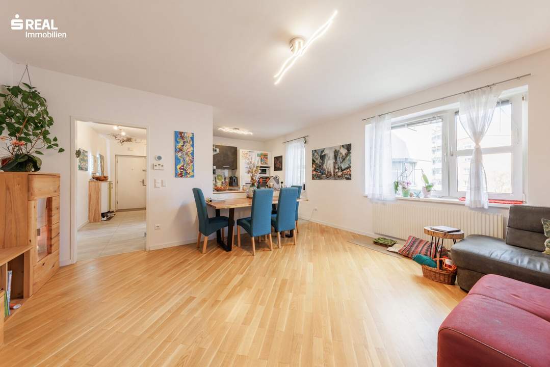 WOHNTRAUM - WUNDERSCHÖNE 4 ZIMMERWOHNUNG MIT BALKON UND GARAGENPLATZ