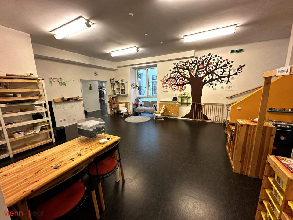 Vielseitig nutzbares rd. 350 m2 Gewerbeobjekt auf 2 Etagen in Zentrumslage - derzeit als Kindergarten adaptiert