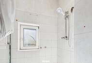 Charmantes Einfamilienhaus mit großzügigem Garten, 2 Garagen und viel Potenzial