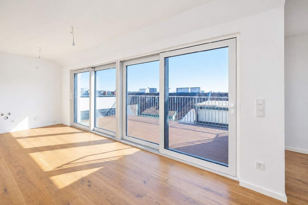 ERSTBEZUG: Dachmaisonette mit Südterrasse in charmantem Altbau