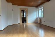 Helle und großzügige Mietwohnung mit zusätzlichem, ca. 100 m² großem, ausgebautem Kellerbereich