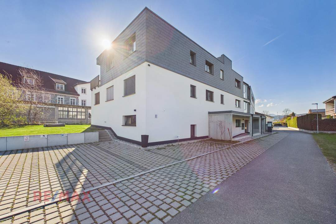 Helle 4-Zimmer-Wohnung mit Balkon in ruhiger Lage von Schlins