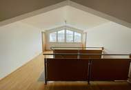 110 m² Dachgeschosswohnung mit Weitblick und Einbauküche; WG geeignet!