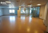 Gewerbeobjekt mit Büroflächen, Lagerhalle und PKW Stellplätzen