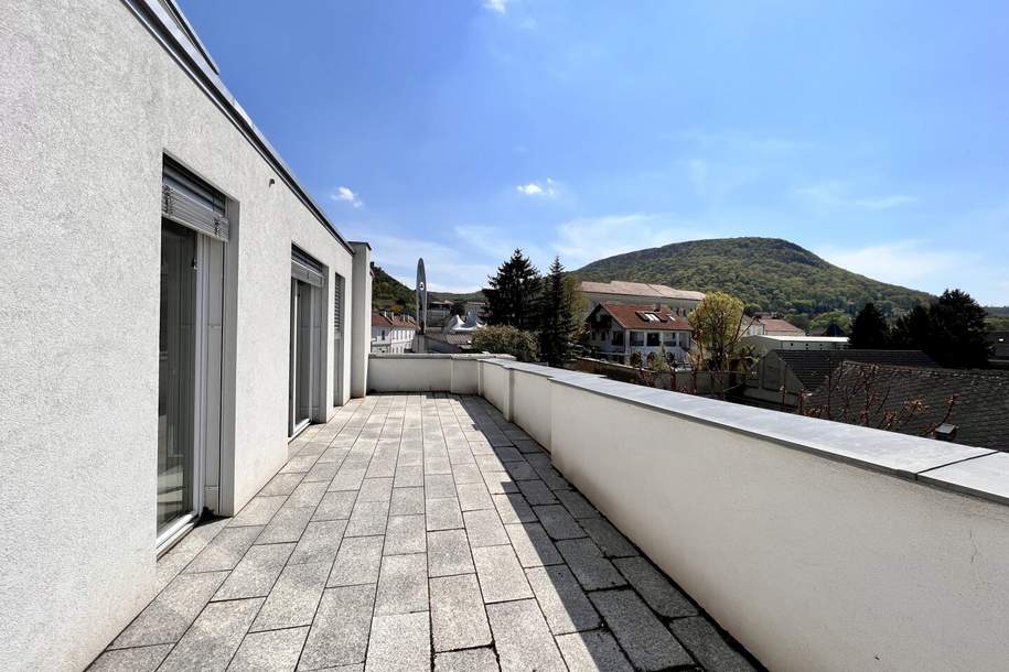 Herrliches Dachgeschoss mit Terrasse und herrlichen Ausblick! Unbefristete Mietordination mit Kundenparkplätzen und freie planbare Raumgestaltung!, Gewerbeobjekt-miete, 772,28,€, 2410 Bruck an der Leitha