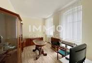 Kleines Landhaus mit Innenhof und Garagengebäude