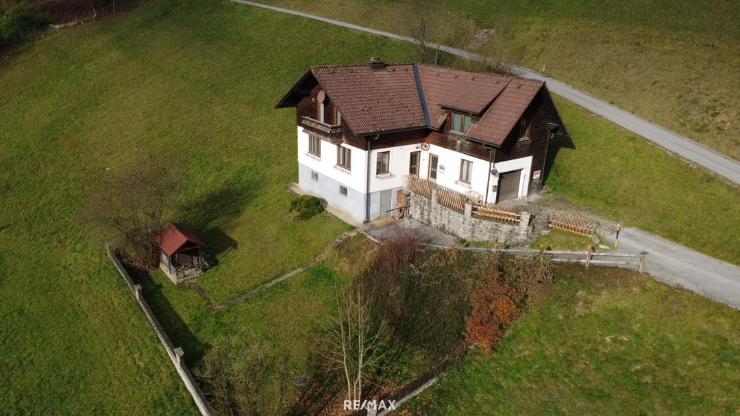 Naturnah wohnen – Haus mit Balkonblick in die Berge