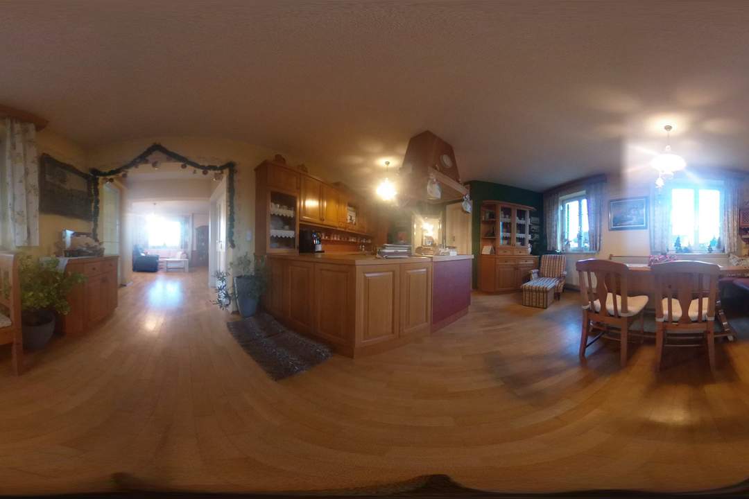 Repräsentatives Einfamilienhaus mit großen Garten &amp; Naturpool