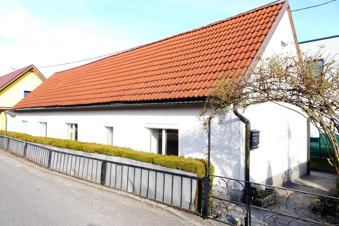 Gepflegtes 3-Zimmer-Wohnhaus auf 266 m² Grund mit Garage