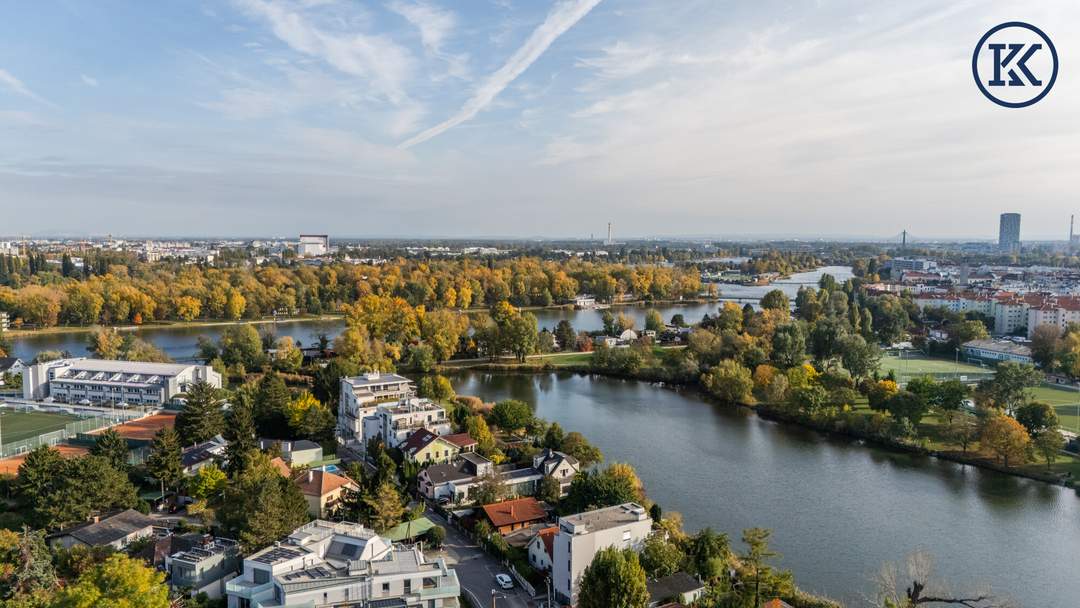 Sommer-Deal nahe UNO & Alter Donau: DG-Wohnung mit 2 Terrassen & Küche – nur für kurze Zeit!