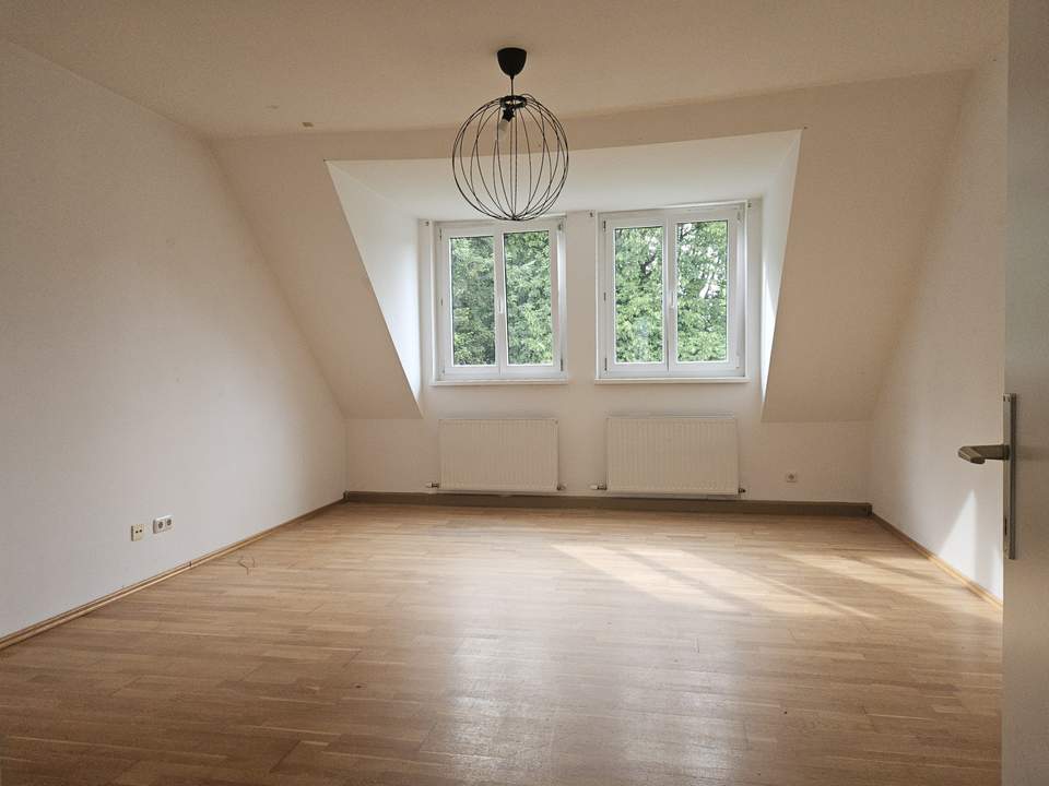 Dachgeschoß-Eigentumswohnung / Hirschgasse