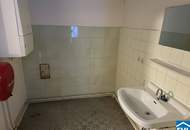 Raum für Visionen: 4-Zimmer Altbautraum in Bestlage des Botschaftsviertel mit Potenzial