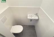 Hochwertige Erstbezugs-Anlegerwohnung mit großem Hof-Balkon und Küche nahe Schönbrunn!