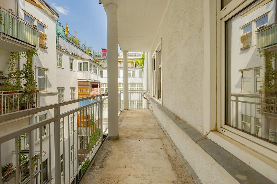 Zieglergasse - hofseitiger 2 Zimmer Altbau mit 11,18m2 großem Balkon