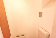 Ein Zuhause, das nach Ihrer Handschrift verlangt! Entzückende Altbauwohnung mit Sanierungsbedarf + Traumhaft schönes Haus + Perfekte Infrastruktur und Anbindung! Jetzt zugreifen!