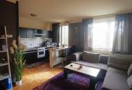 2 Wohnungen, Geschäftsfläche, 4 Dachbodenräume und 2 Garagen