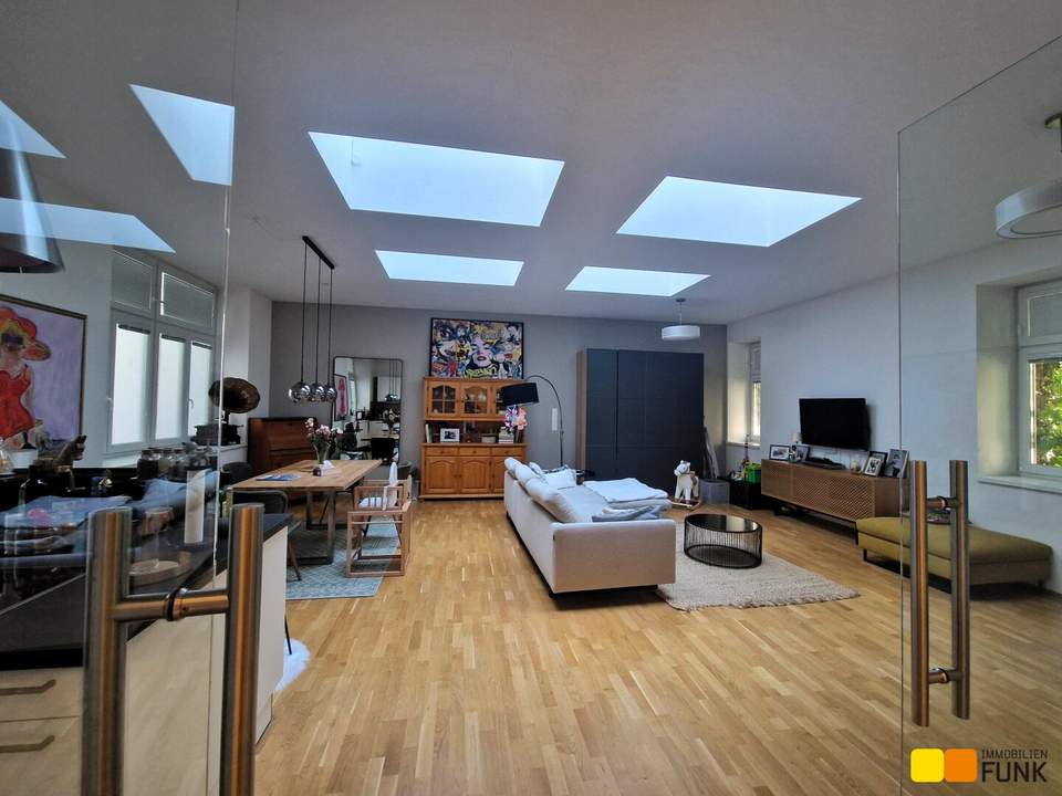Loftartige, sanierte Wohnung im ruhigen Hofhaus