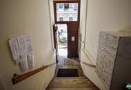Ruhelage: Schöner 2-Zimmer-Altbau mit Blick in den grünen Hinterhof